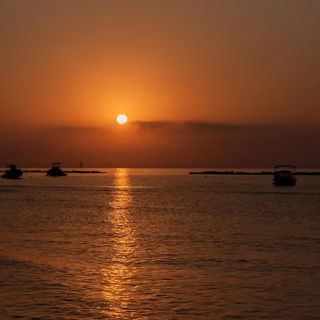 Telmar Sunrise View 100m From The Sea * Larnaca